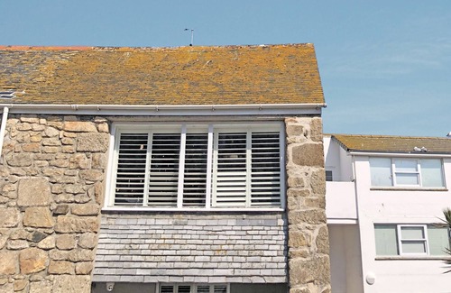 St Ives Apartment | 28 Piazza | 3 bedroom property seconds away from Porthmeor beach