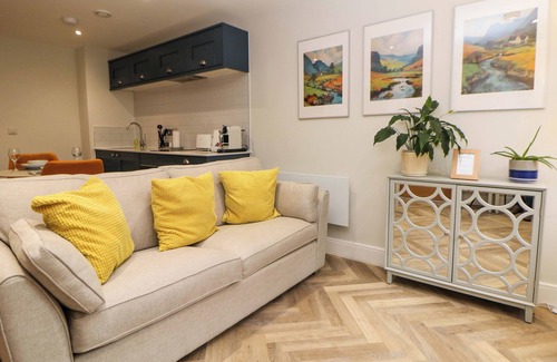 Stoney Middleton Cottage | 28 ROCK MILL HOLIDAY APARTMENTS, romantic, with a garden in Calver