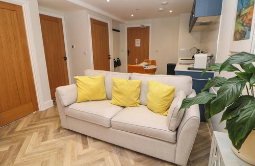 Stoney Middleton Cottage | 28 ROCK MILL HOLIDAY APARTMENTS, romantic, with a garden in Calver