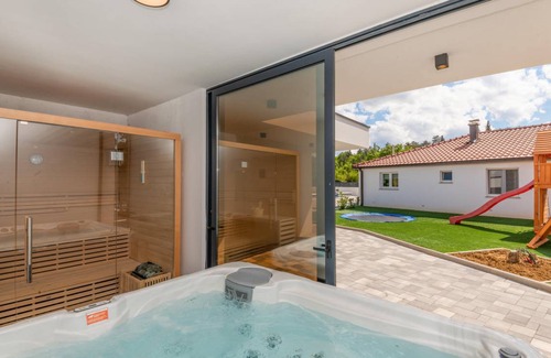 Grubine House | 285 m² House ∙ 3 bedrooms ∙ 6 guests