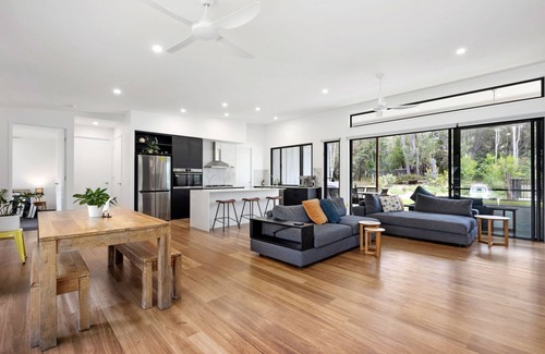 Cooroibah House | 287 Lake Cooroibah Road Cooroibah QLD 4565