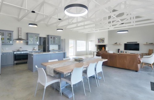 L'Agulhas Apartment | 29 On Poole Street