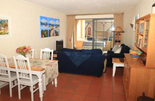 Scott Estate Apartment | 29 The Village