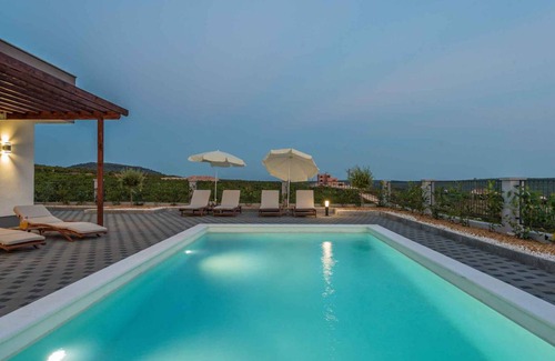Debeljak Villa | 290 m² Villa ∙ 4 bedrooms ∙ 9 guests
