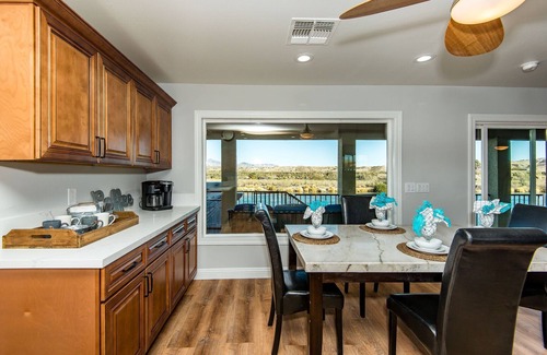 Bullhead City House | 2900sf Riverfront home,no wake zone,5 bdrm, 4 bath Sleeps14,games, Sandy Beach!