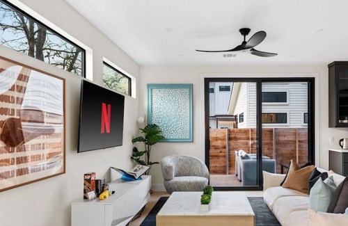 Chestnut House | 2916 E 13th #1 · Central High-End Home+3BD+Free PRKG | East Austin