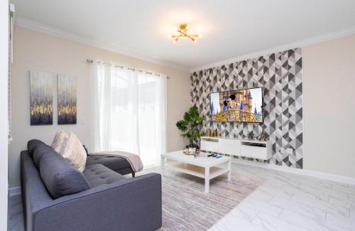 Kissimmee House | 2929 SS - Disney Delight: 4BR Pool Near Parks