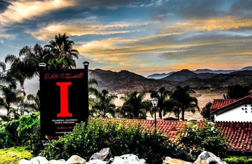 Fallbrook House | 293 m² House ∙ 4 bedrooms ∙ 12 guests