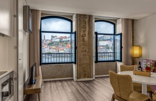 Santa Marinha Apartment | 296 Heritage Apartments Studio 11 with River View