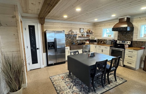 Wilmington House | 2A2J Barn pool Getaway 9 miles to WEC