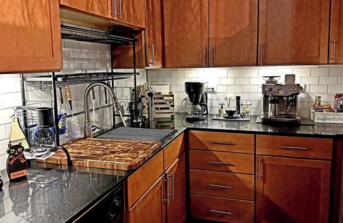 French Quarter Apartment | 2B/2B BEAUTIFUL + FULLY Outfitted; GAR. PARK. Avail! MSG US re: OUR SPECIAL!