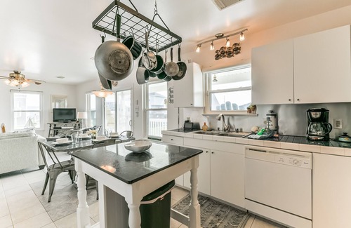 Terramar Beach House | 2B Lovely Harper's Place, Close to 'Must- Sees' in Galveston! Quick Walk to Beach