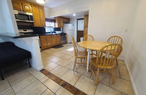 West Carson Apartment | 2B Luxurious Villa DTLA Disney Beach Freeway LAX Free Wifi Laundry Cozy Clean