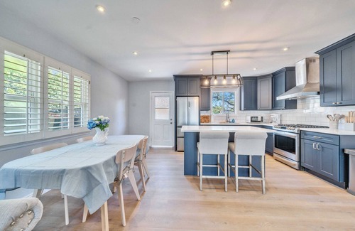 Monrovia House | 2b1b Charming House｜Spacious Backyard｜BBQ Area｜Washer & Dryer #42339