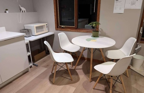 Northwest Calgary House | 2B1B comfortable suite