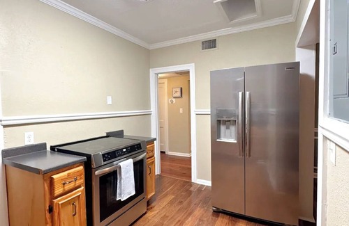 Northside House | 2B1BA Central - Airport, Riverside, Zoo, Beach