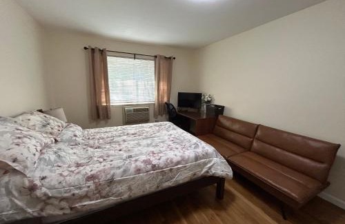 Queens Apartment | 2B2B unit next to Bayside LIRR