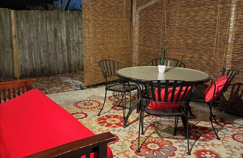 North Orange House | 2ba/1bd - College Park, Orlando. Minutes from ORMC & Advent Health Hospitals
