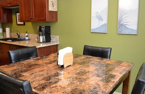 Seaside Condo | 2Bd/1Ba Newly Remodeled Condo 2 blocks to Beach/Convention Ctr/Downtown