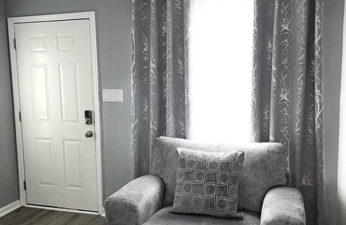 Piney Green House | 2bd 2.5 ba Sleeps 6 Luxury Townhome, Jacksonville NC. Close To Camp Lejeune