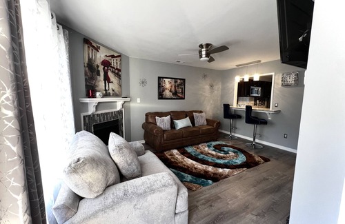 Piney Green House | 2bd 2.5 ba Sleeps 6 Luxury Townhome, Jacksonville NC. Close To Camp Lejeune