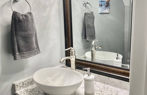 Piney Green House | 2bd 2.5 ba Sleeps 6 Luxury Townhome, Jacksonville NC. Close To Camp Lejeune