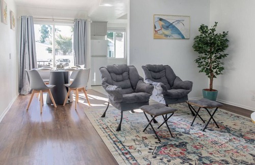 Alhambra Apartment | 2BD/2BA Apartment in DT ALhambra