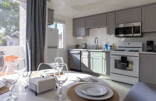 Alhambra Apartment | 2BD/2BA Apartment in DT ALhambra