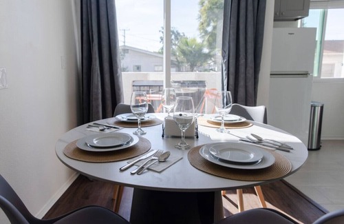 Alhambra Apartment | 2BD/2BA Apartment in DT ALhambra