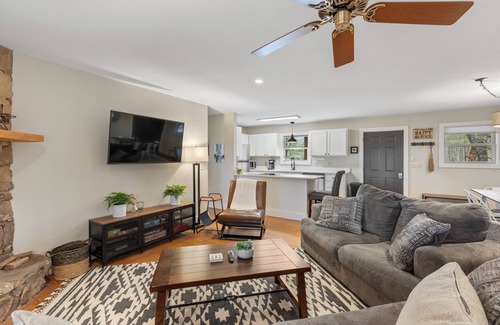 Glenville House | 2bd/2ba Cashiers 5 min. New remodel, one level, pet friendly