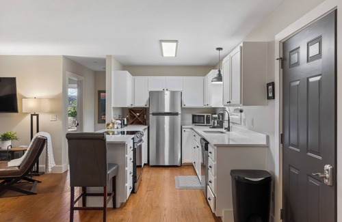 Glenville House | 2bd/2ba Cashiers 5 min. New remodel, one level, pet friendly