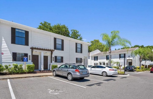 University House | 2BD|2BA Townhouse near Moffitt & AdventHealth