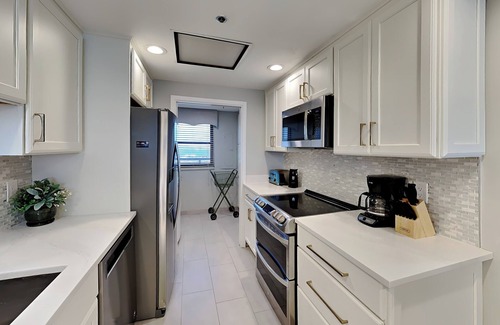 Navarre Beach Condo | 2BD/2BA Updated Gulf-Front Condo w. Pool, Tennis/Pickleball, Gym + More