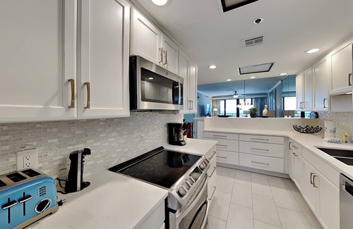 Navarre Beach Condo | 2BD/2BA Updated Gulf-Front Condo w. Pool, Tennis/Pickleball, Gym + More