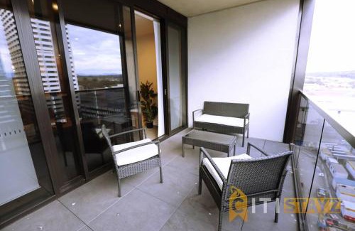 Phillip Apartment | 2bd 2bth - Chic Apt in Woden CBD