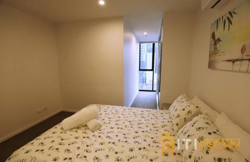 Phillip Apartment | 2bd 2bth - Chic Apt in Woden CBD