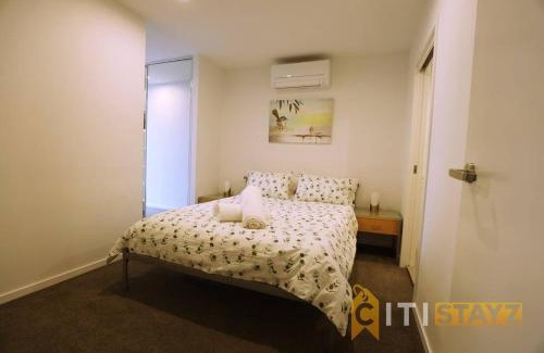 Phillip Apartment | 2bd 2bth - Chic Apt in Woden CBD