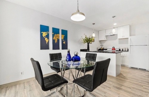 Old East Dallas Apartment | 2bd Apartment in Dallas minutes from Lower Greenville & Uptown!