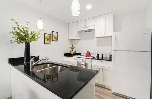 Old East Dallas Apartment | 2bd Apartment in Dallas minutes from Lower Greenville & Uptown!