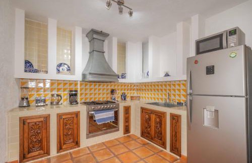 Colonia San Antonio House | 2bd Charming Colonial Home With Terrace View