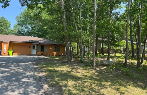 Acme Condo | 2BD Condo 5min to Flintfields Horse Show, VASA Trail, East Bay, Golf & Casino