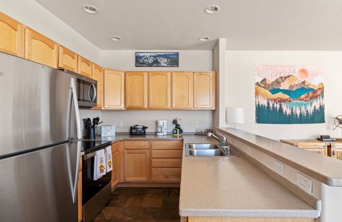 Rendezvous Condo | ★2BD Condo/Hot Tub/Near Slopes/Shops/THE VIEWS!★