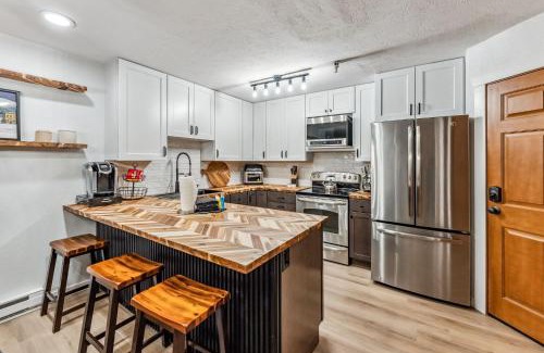 Historic District House | 2BD Downtown Condo with Bus Stop Nearby