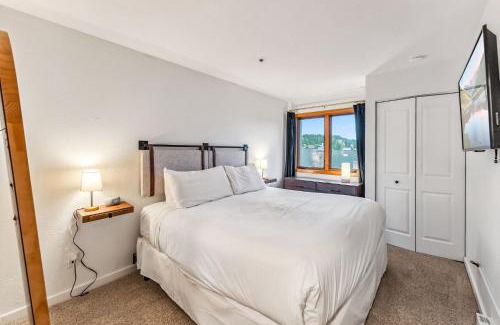 Historic District House | 2BD Downtown Condo with Bus Stop Nearby