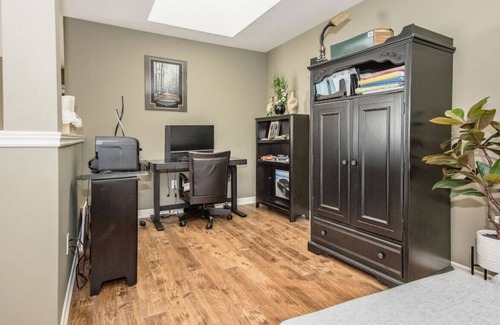 Guelph House | 2bd McArthur · Executive 2br home w/ office space