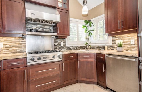 Guelph House | 2bd McArthur · Executive 2br home w/ office space