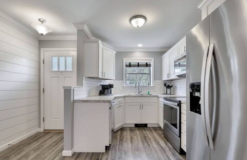 Bangor Apartment | 2BD | Parking | With Movie Cinema