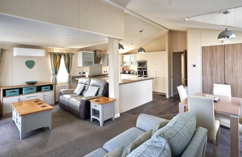 Swalecliffe House | 2BD Seafront Lodge Amazing views in Kent