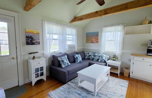 Wellfleet Condo | 2BD Waterfront Cottage at Mayo Beach-Private Association Beach, Walk to Town Pier