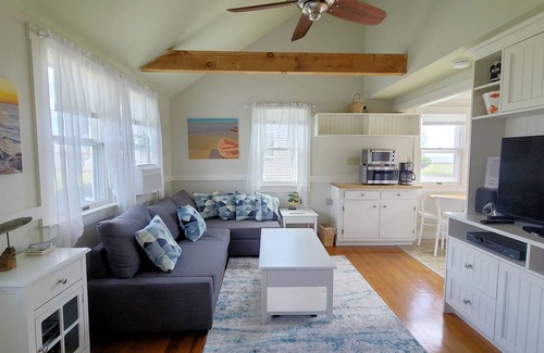 Wellfleet Condo | 2BD Waterfront Cottage at Mayo Beach-Private Association Beach, Walk to Town Pier